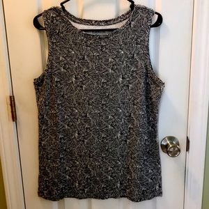Women’s Croft & Barrow Classic Tank NEW     Size M